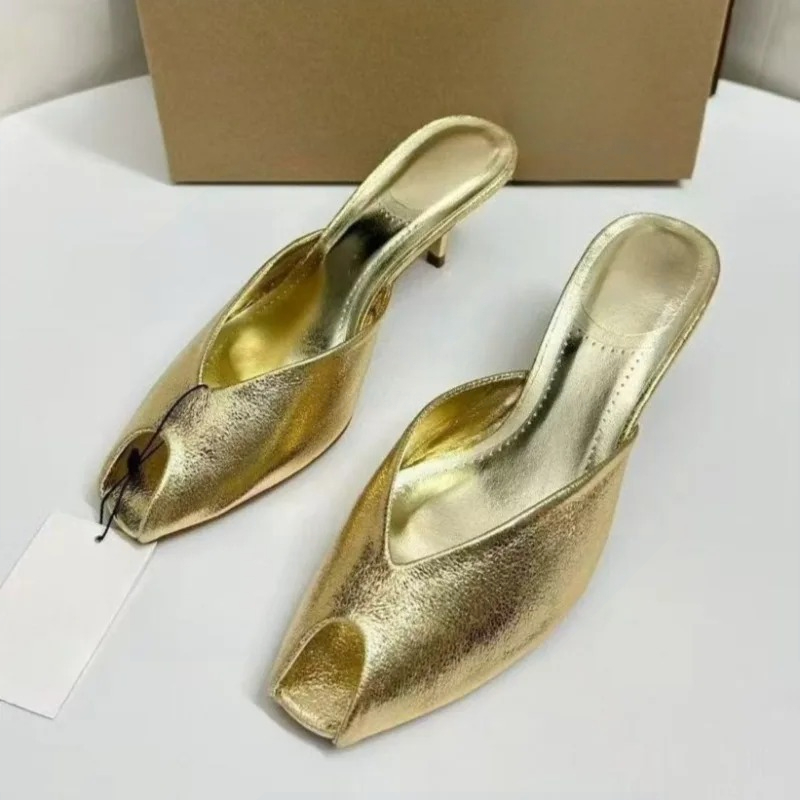 Summer Clothing Petite - Sapatos Femininos de Designer, Mules Douradas